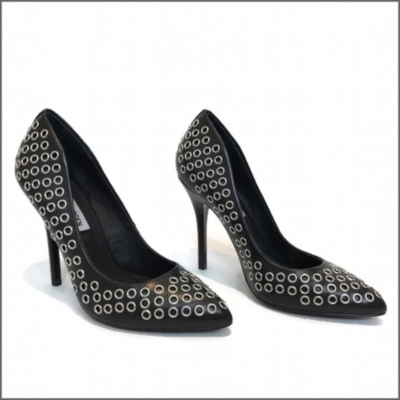 Steve Madden Grommit Pump - Picture 1 of 4